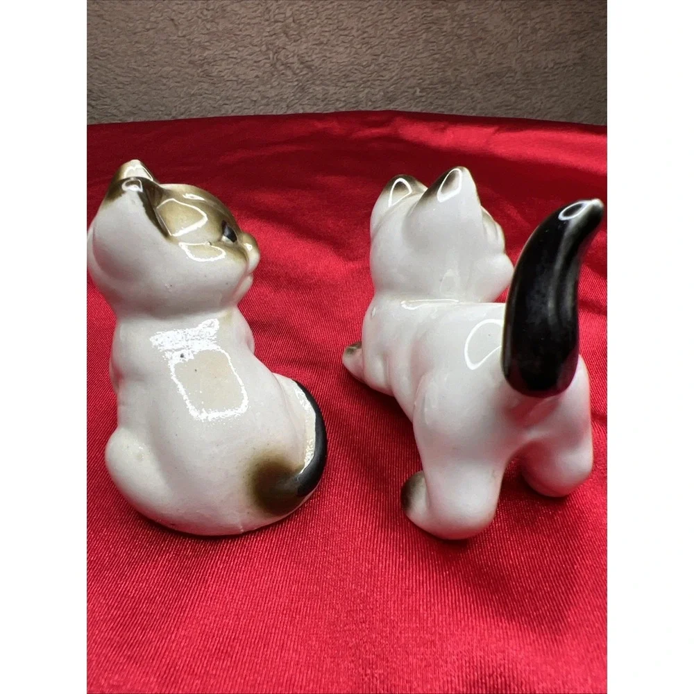Pair Of Vintage Siamese Kittens 2.5 In Tall Standing And Sitting
